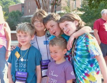 little boys hugging each other in SUUSI tshirts